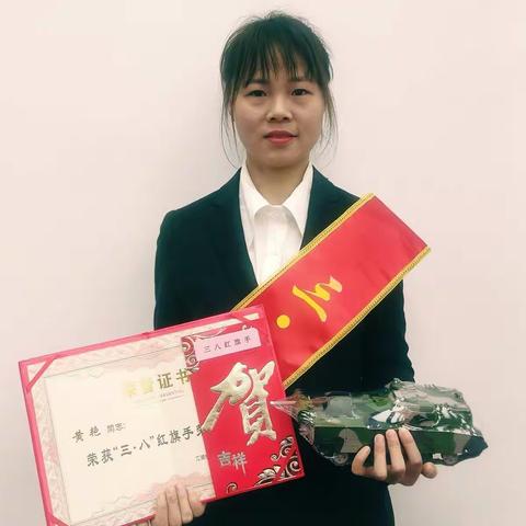 走过春秋冬夏，谁说你比男儿差？                                       ——二分厂2020年三八红旗手黄艳