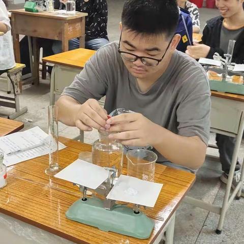 纸上得来终觉浅，绝知此事要躬行一衡南八中九年级化学课服活动实验操作