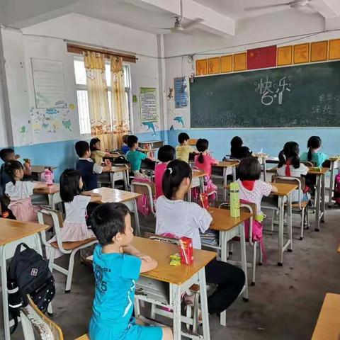 陂洋镇草洋小学2020年庆“六一”儿童节主题活动“抗击疫情,快乐成长”。