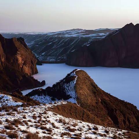 冰火两重天一凤凰湖丹霞雪景