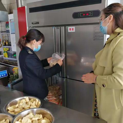 相公庄市场监管所强化冷链食品经营单位日常检查