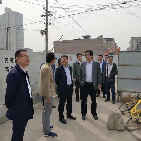 区委书记杨建强到未央湖街道检查黑臭水体治理，建材北路建设工作