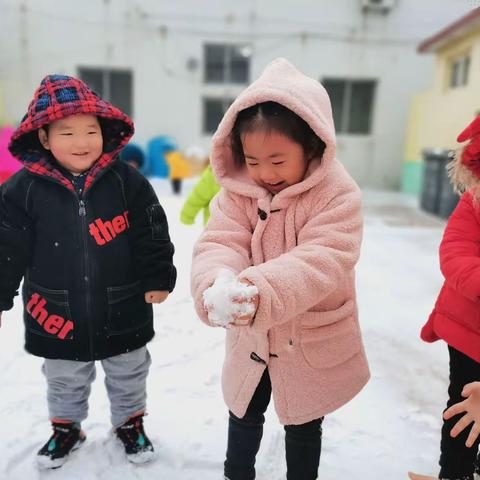 陈庄幼儿园中一班萌娃玩雪记！