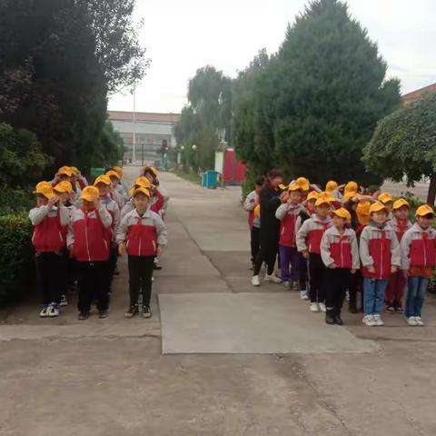 佩戴小黄帽，安全伴我行——潞州区黄南小学校安全教育活动