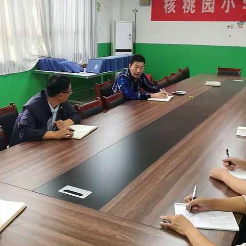 核桃园小学举行第四周班主任座谈会