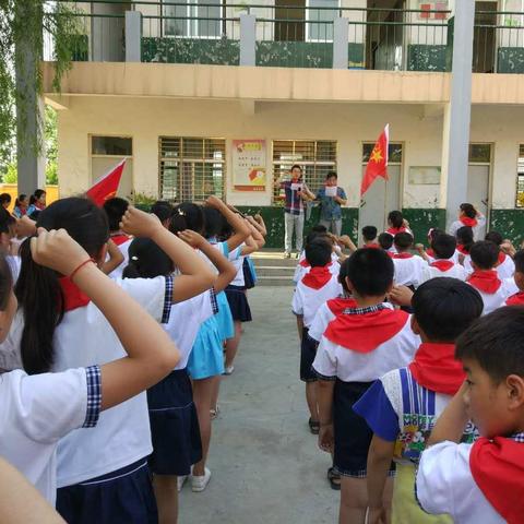 “你好，新时代" 核桃园小学举行主题队日活动新队员入队仪式