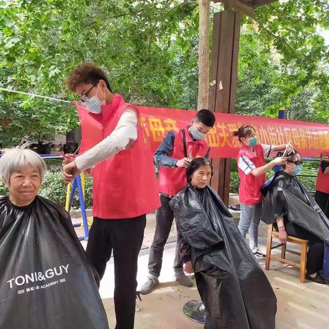 中山街道南小街社区开展“情系母亲，剪出关爱”母亲节主题活动