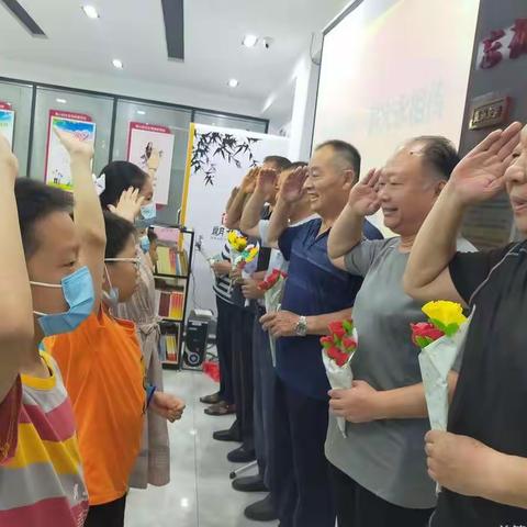 中山街道南小街社区开展“老兵牵手红领巾，红色基因代代传”庆八一主题活动