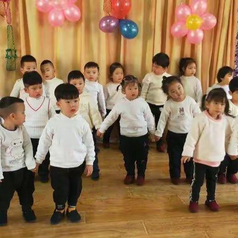 白塔幼儿园襄平分园小二班新年联欢会