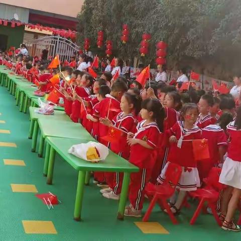 华新国学幼儿园全体师生祝祖国妈妈生日快乐！