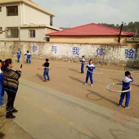 开展丰富的校本课程 培养学生独特的本领