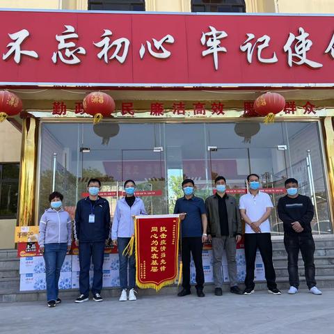 城区街道：物业致谢送锦旗 疫情防控暖人心