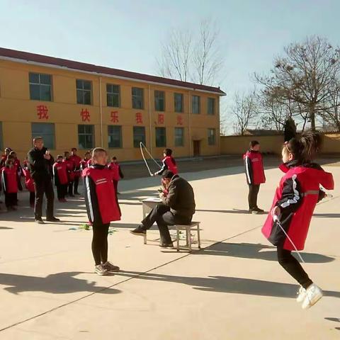 贺家庄中心小学庆祝2019年元旦趣味体育活动比赛！