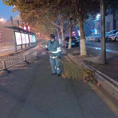 市城管执法局全面做好管控期间道路清扫保洁工作