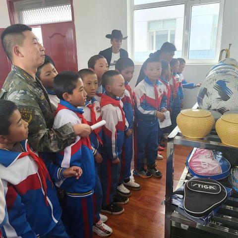 小小少年进军营 厚植浓浓爱国情