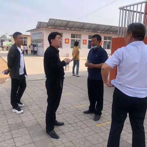 教育局领导到司各庄镇督导迎评准备工作