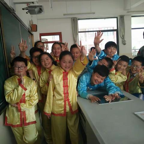 4月26号下午，实小运动会开幕式开始啦！