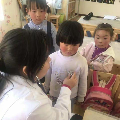 晒经卫生院对兰湾教学点幼儿进行2019年春季学期体检