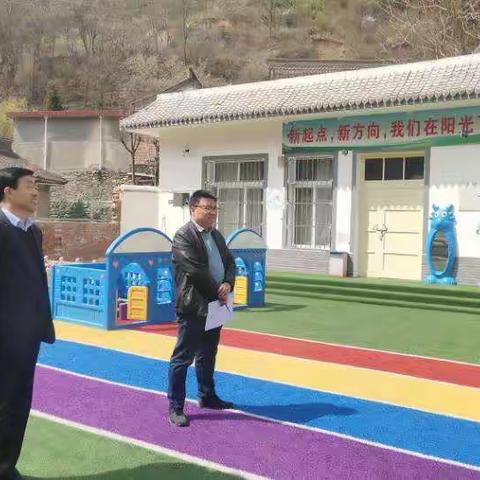 晒经学区督学董建国，学区会计李江来我校检查安保器材，常规教学，教案书写，晨检记录等工作。