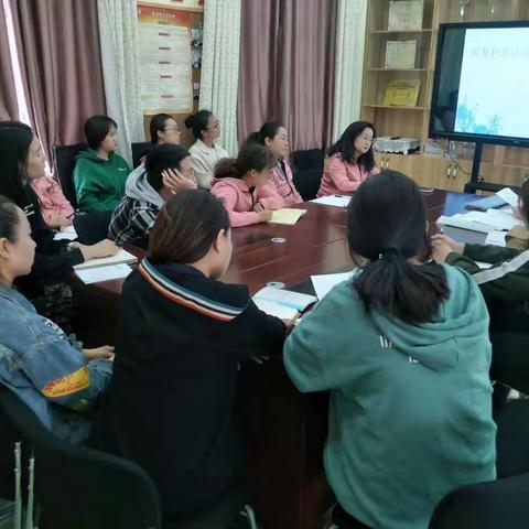 海勃湾区第十一幼儿园开展“以德树人，做最美幼儿教师”师德师风建设活动