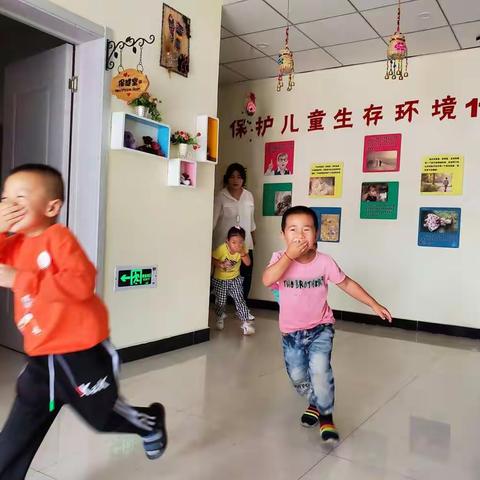 海勃湾区第十一幼儿园开展九月份消防疏散演练