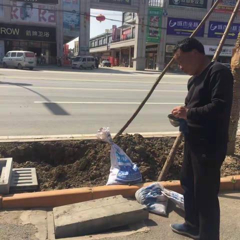 规住局市政工程管理处对全县城破损、丢失的雨、污水井进行更换