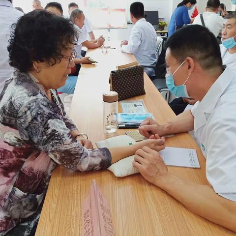 科苑街道丽景苑社区开展义诊活动