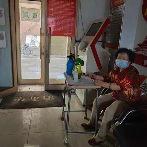 五福社区认真做好疫情防控扫码工作