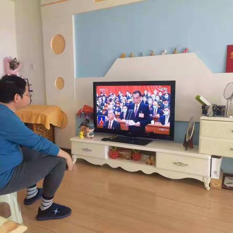 宣化区法院统一组织干警网上收听收看党的二十大开幕会