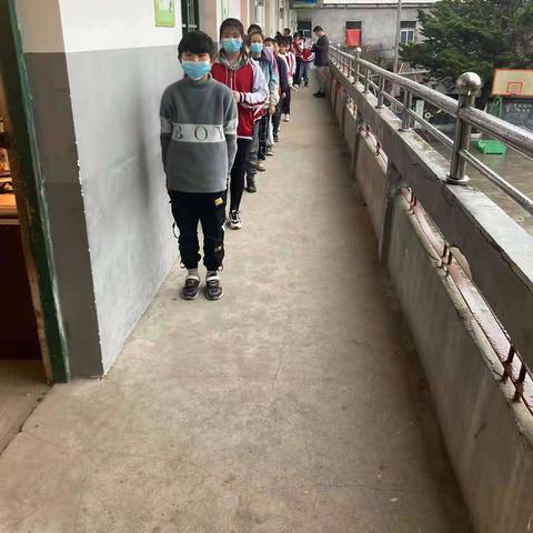 守护美好校园，筑牢校园“防疫墙”———西湖中心小学开展全员核酸检测演练