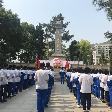 “缅怀革命先烈   弘扬民族精神”系列活动之“清明扫墓祭英烈”活动