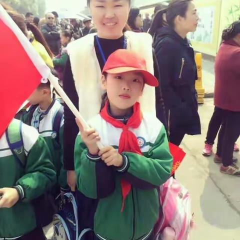 最美人间四月天 爱读书的叶子班家校携手值日