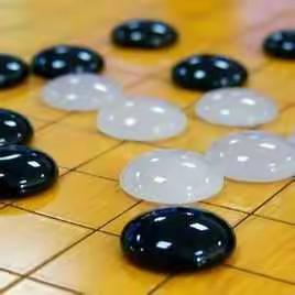 黑白对弈，落子生花——第一届青年路小学围棋校园联赛