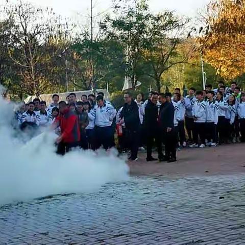 瓦房店市第三高级中学消防演练活动开启
