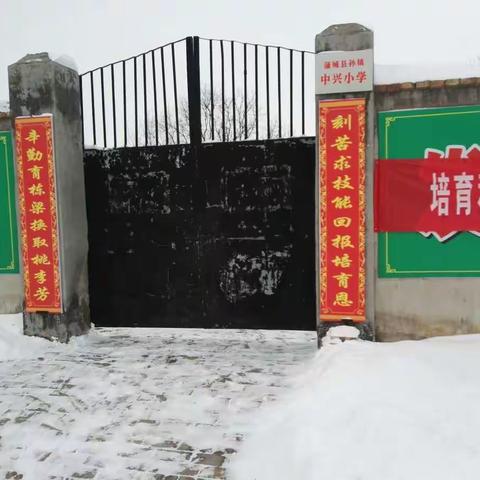 初雪校园