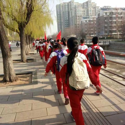 昌邑市第一实验小学少先大队五六中队——小手拉大手，共筑碧水蓝天，走进春天，拥抱自然