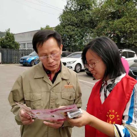开展“创建平安家庭，共建美好武义”进企宣传活动