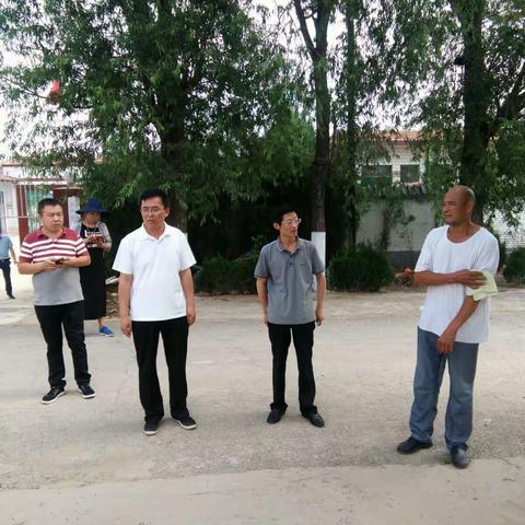 县政协副主席李英杰带领城乡环境集中整治督查四组深入北韩乡检查指导环境整治工作