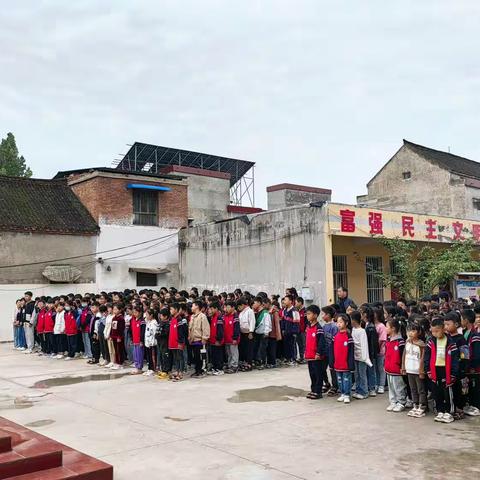 规范文明礼仪，争做“红领巾”好少年