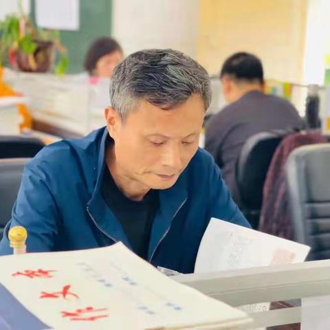 呕心沥血治弱校        成效斐然铸师魂---记重庆市担当作为好干部、感动万州十大人物之金维山