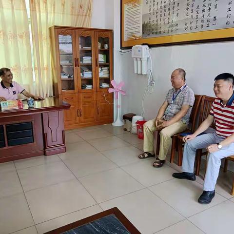 周立夫督学莅临遵谭中心小指导工作