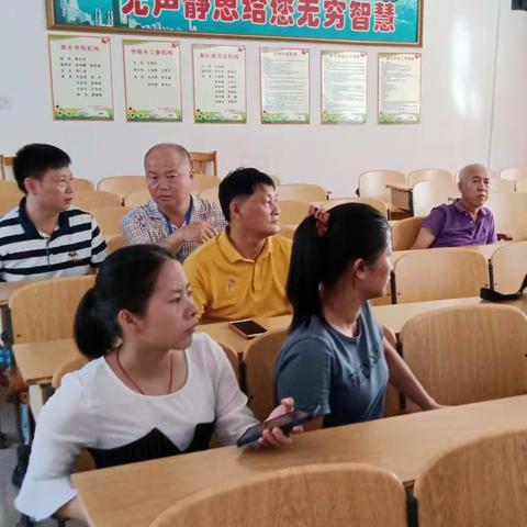 周立夫督学到遵谭中心小督查指导工作