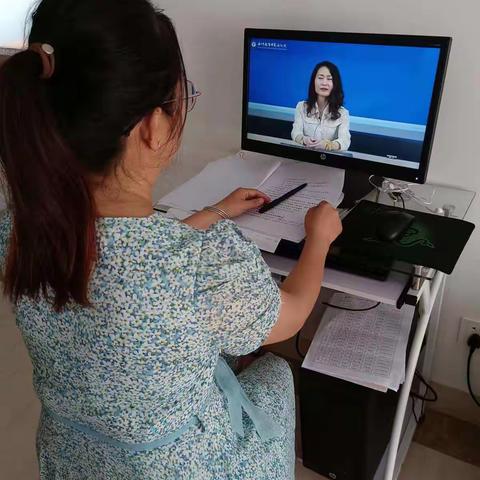我校组织教师参加师德师风全员培训活动