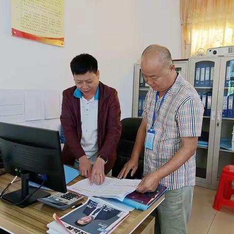 周立夫督学莅临我校督导工作