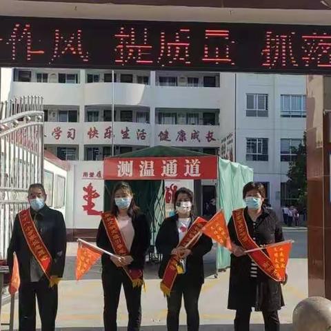 爱心志愿护学岗  为学生保驾护航——南阳市第六十八小学五一班护学岗掠影