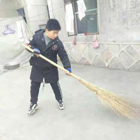 茴村学生在家生活丰富多彩