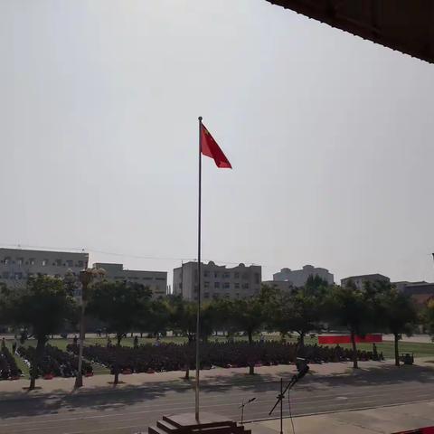 筑青春军魂，展飒爽英姿