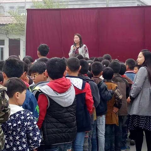 出山小学春季田径运动会上六一班学生的精彩瞬间