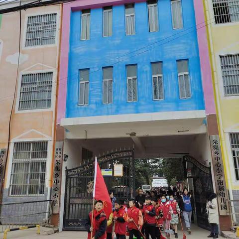 朱集乡中心小学学习雷锋精神——志愿者活动