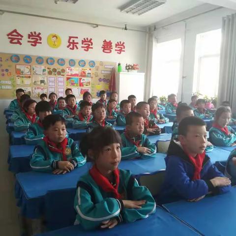 党的阳光下   茁壮成长